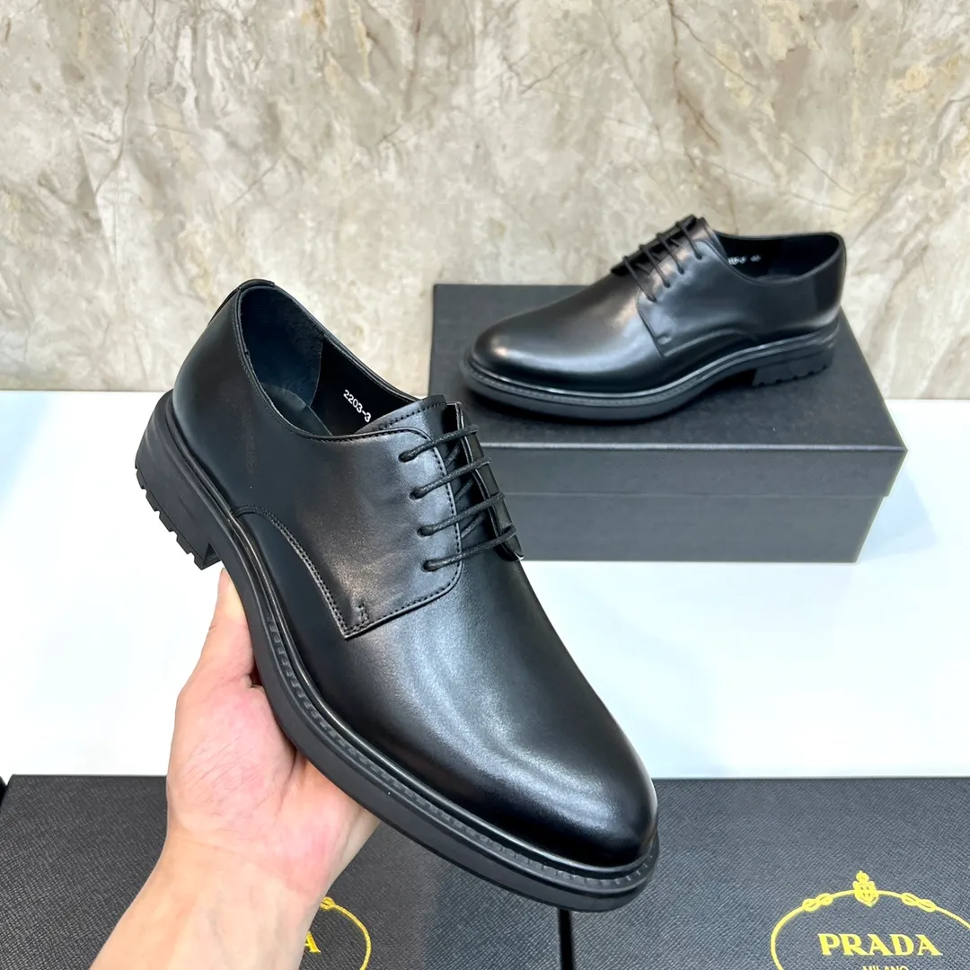 Original order quality: P580 Brand: PRADA (Prada) Standard code: Men's size 38/44 (45 can be customized) Grade: Same style as the official website High-quality men's shoes Material: Original cowhide Water-dyed cowhide lining Rubber outsole Style categories: Men's fashionable formal leather shoes Slip-on men's shoes series Young fashion European and American trends British style Top luxury Color: Actual picture